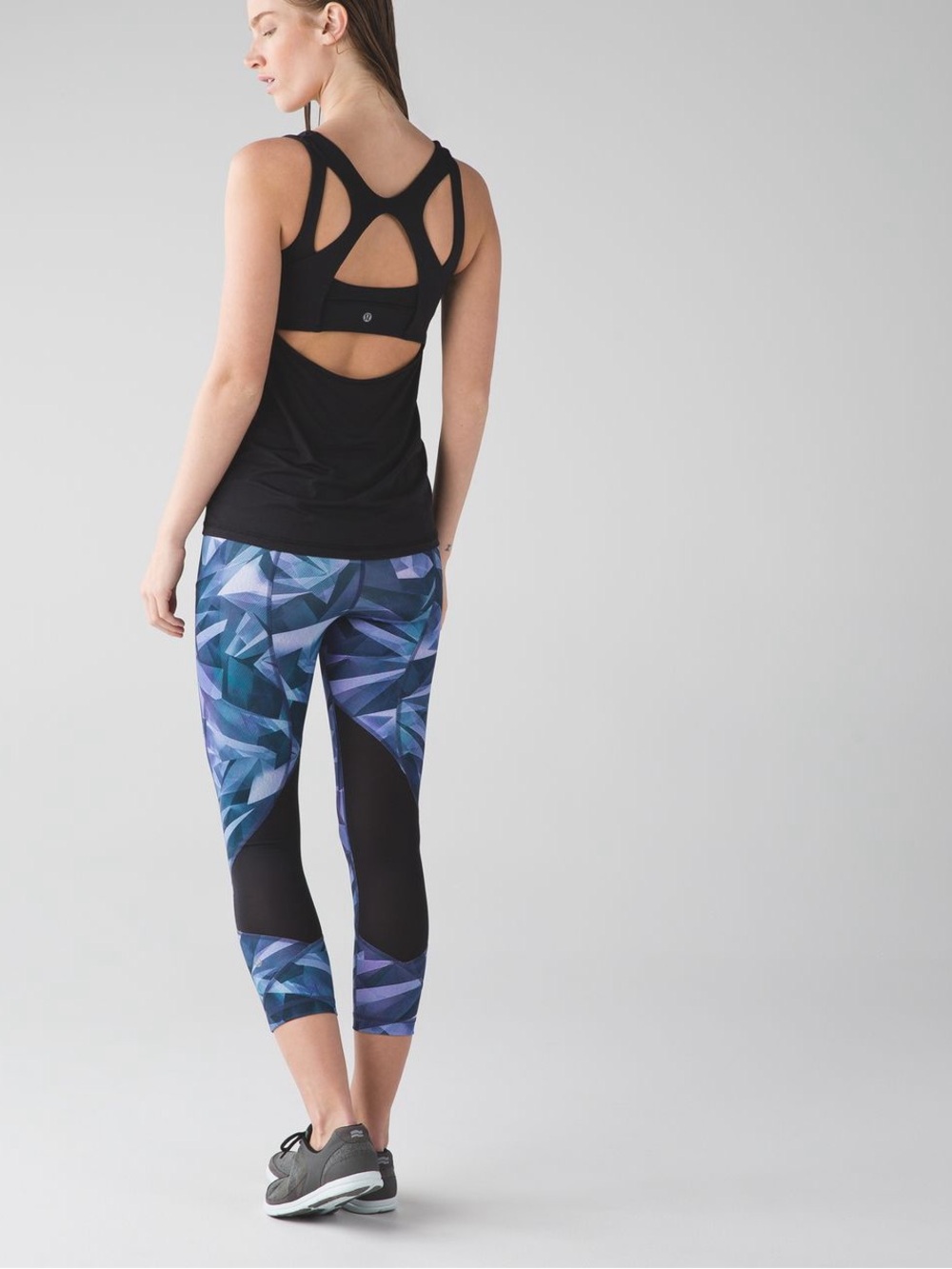 Lululemon Pace Rival Crop Capri Leggings Blue Black Purple Geometric Mesh Size 6